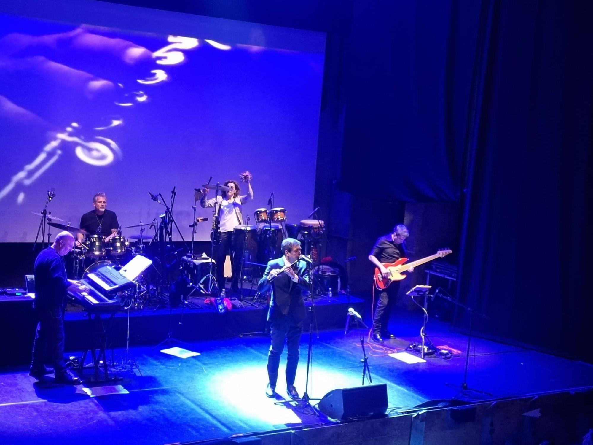 EN IMÁGENES | Hevia celebra los 25 años de "Tierra de nadie" con lleno en el teatro La Latina de Madrid