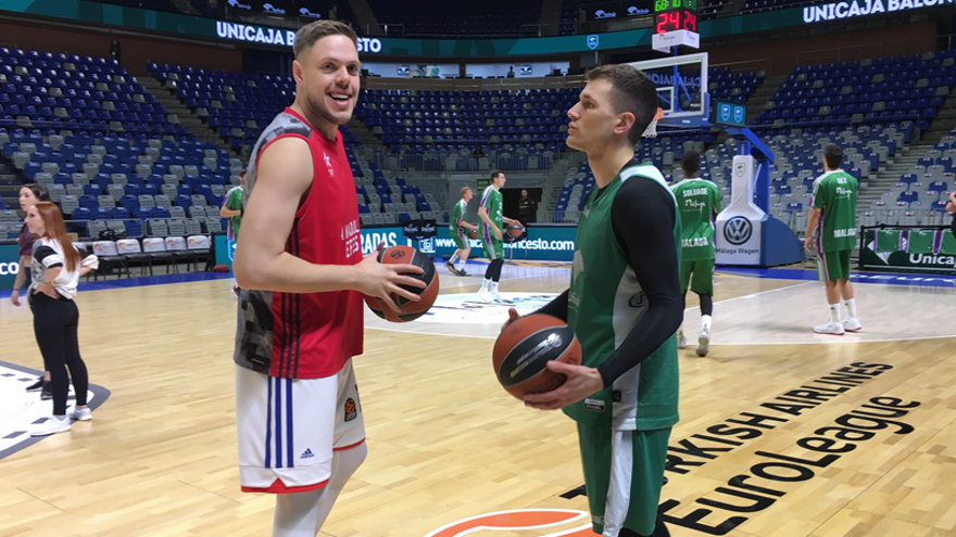 Nedovic dialoga con Stimac antes del Unicaja-Efes.