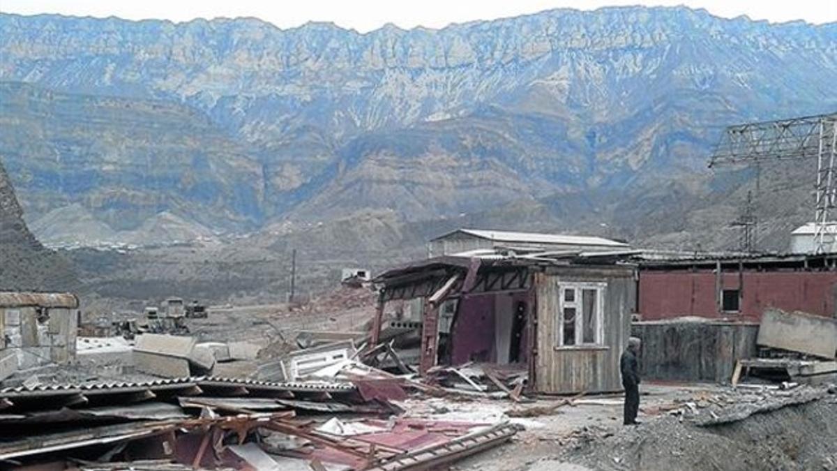 Casas destruídas y lugareños indignados en Vremenny, en las montañas del Cáucaso.