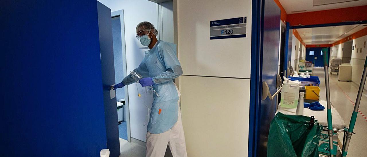 Imagen de archivo de la planta F destinada a enfermos de covid del Hospital Can Misses.     |   VICENT MARÍ