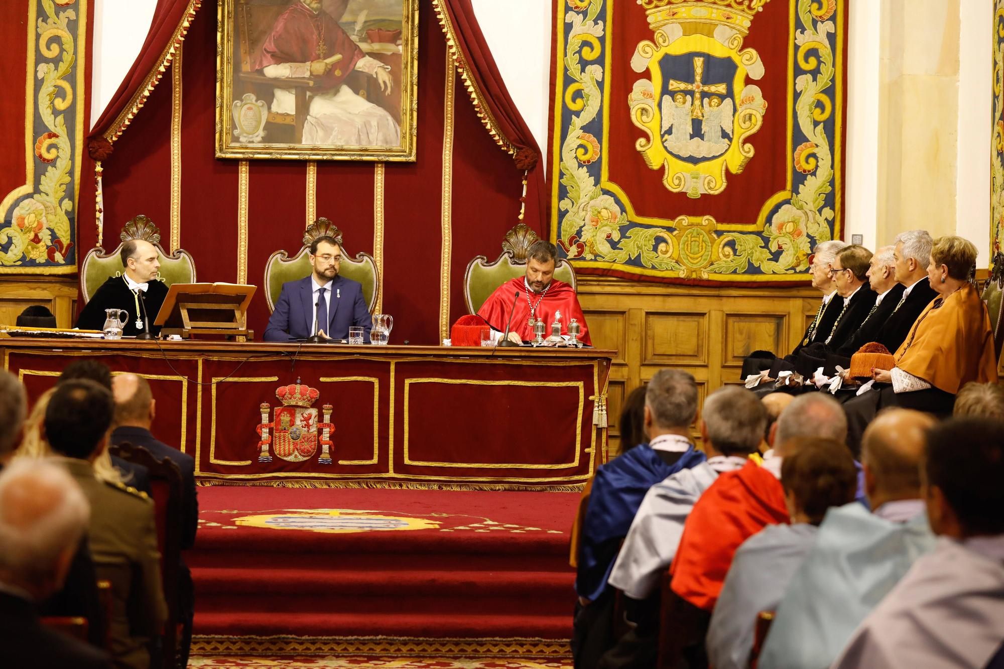 Toma de posesión de Ignacio Villaverde cono rector de la Universidad de Oviedo