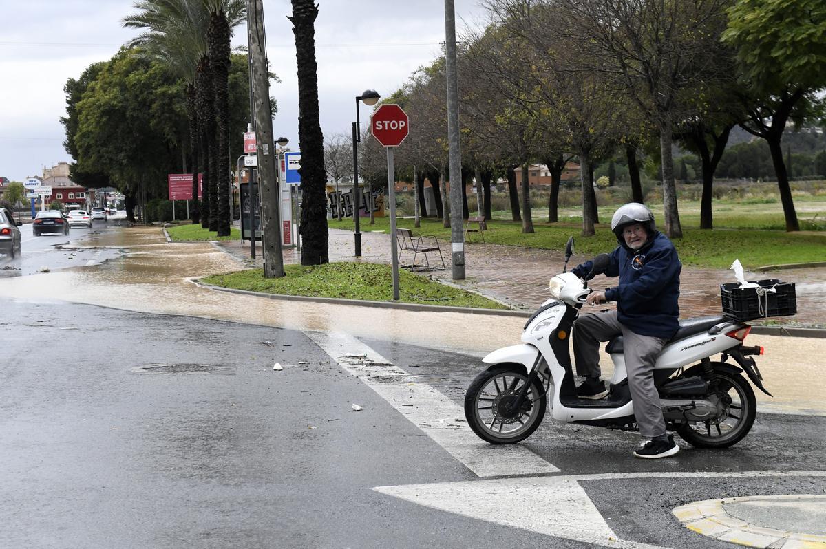 Así han dejado las lluvias las calles de Cobatillas