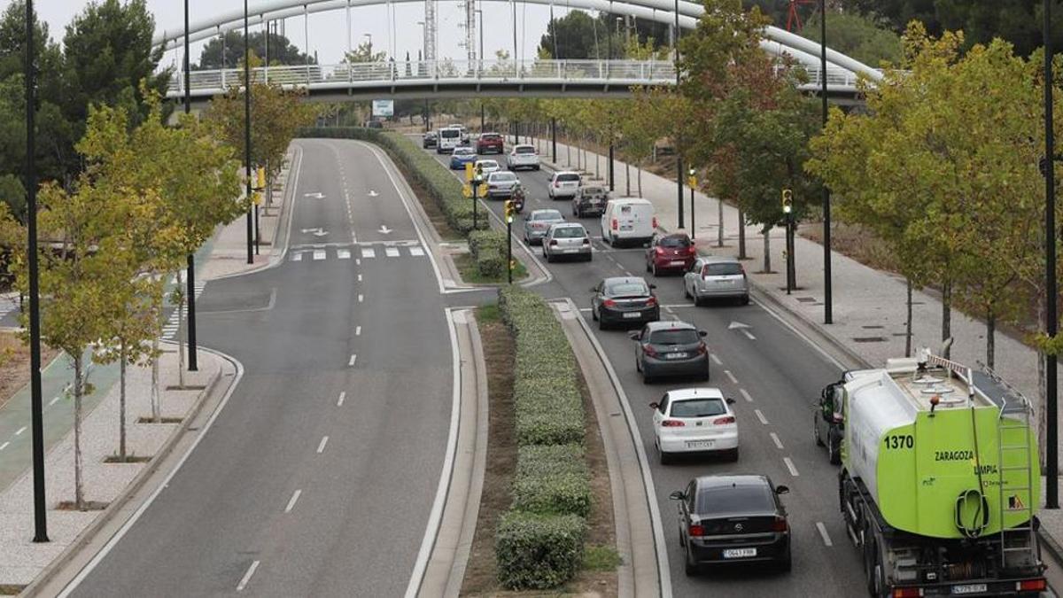 Vehículos circulando en el tercer cinturón de Zaragoza.