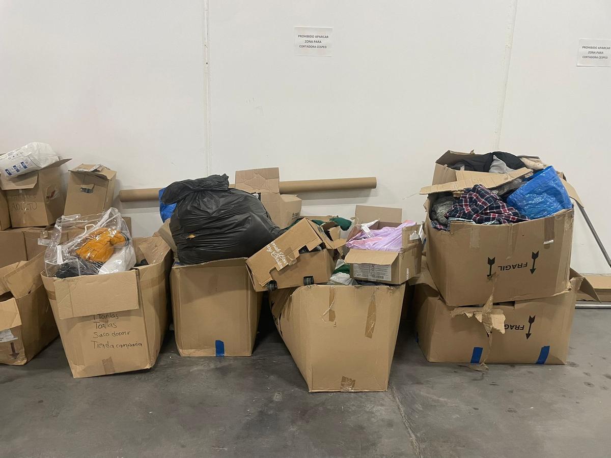 Material acumulado en el sótano del pabellón.