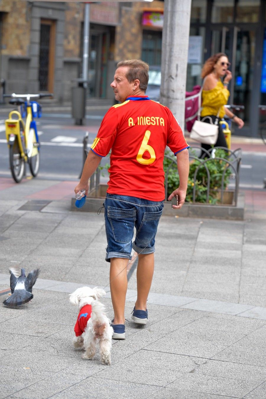 Aficionados ven en la capital grancanaria el partido de España en cuartos de final de la Eurocopa