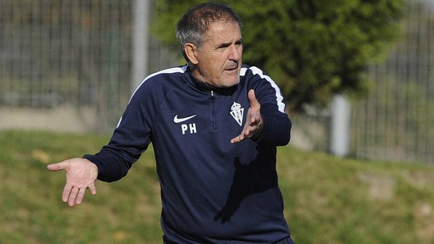 El técnico Paco Herrera, que dirigió al Sporting este curso, está como segunda opción en la lista.