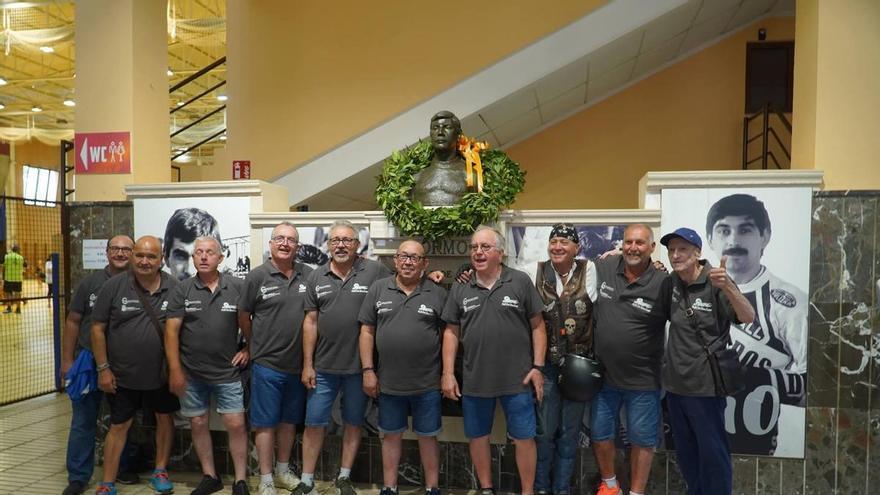 Más de 500 aficionados homenajean a Ricardo Tormo en la XVII Matinal Motera