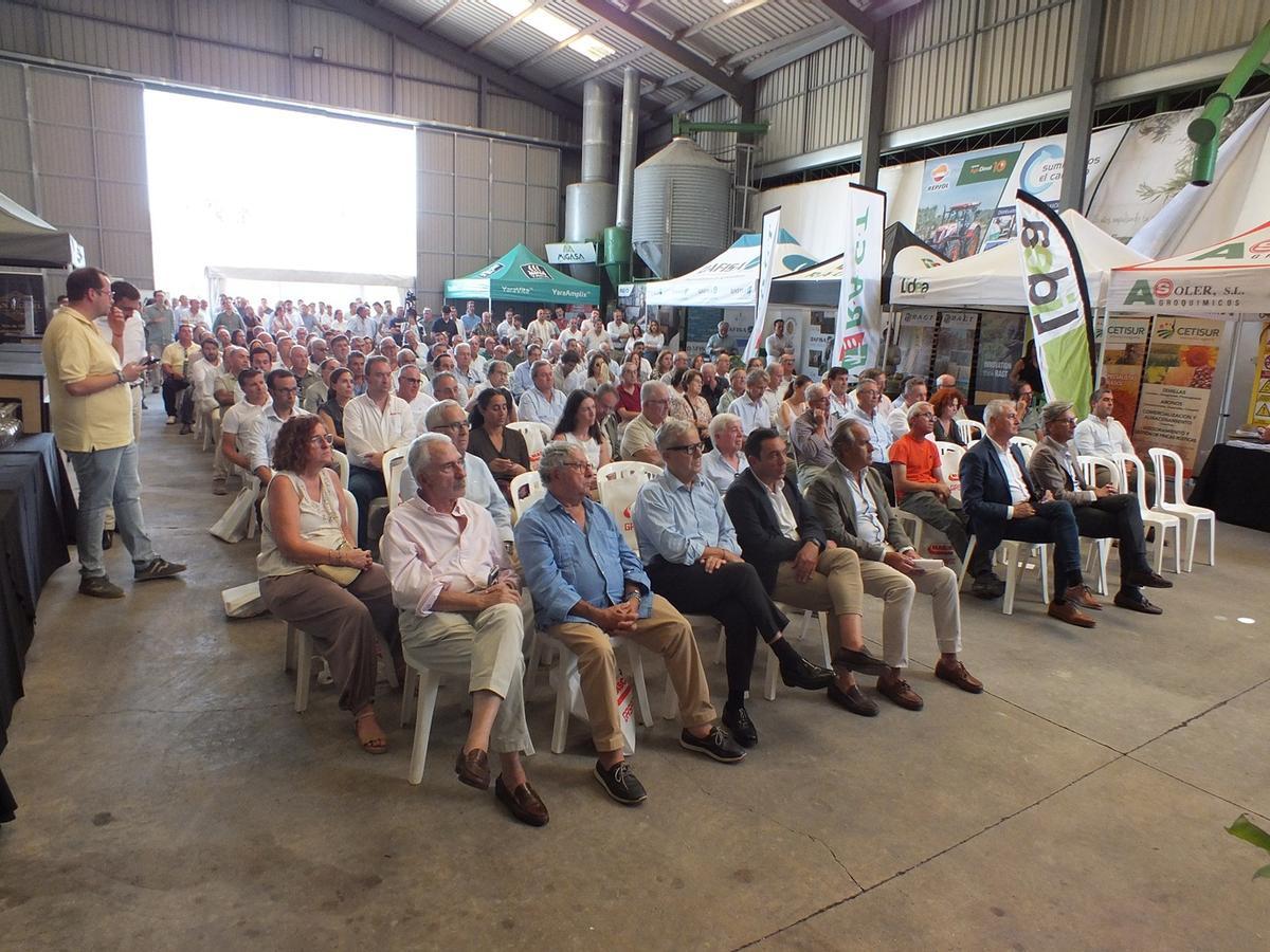 Asistentes a las ponencias durante la jornada de 'La San Miguela' de Fernán Núñez.