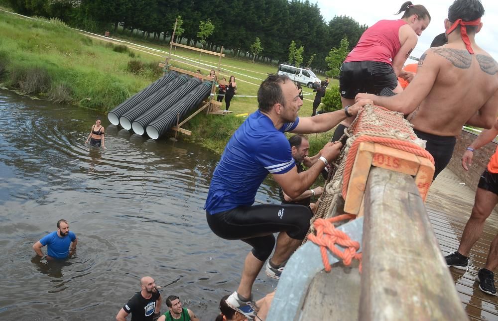 Más de 2.500 corredores se pusieron a prueba en la exigente carrera de obstáculos disputada en Pontevedra