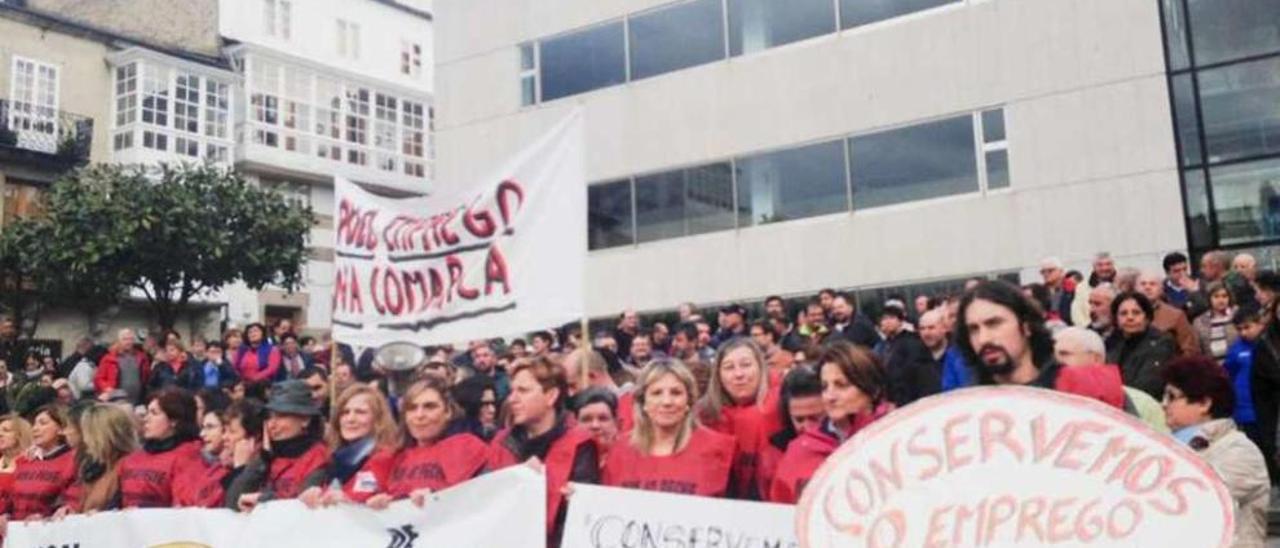 Una de las concentraciones de la plantilla de la fábrica de Celeiro contra el cierre de la factoría.