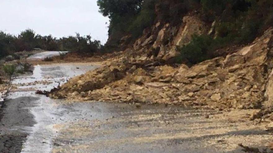 Cuatro carreteras cortadas en Castellón a causa de la gota fría