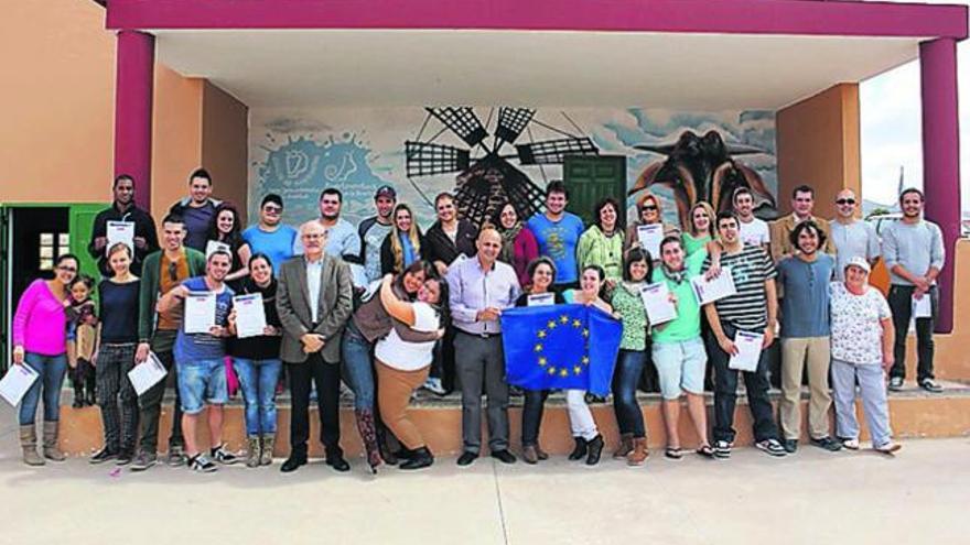 28 alumnos de las Islas asisten a un programa joven  para participar en Europa