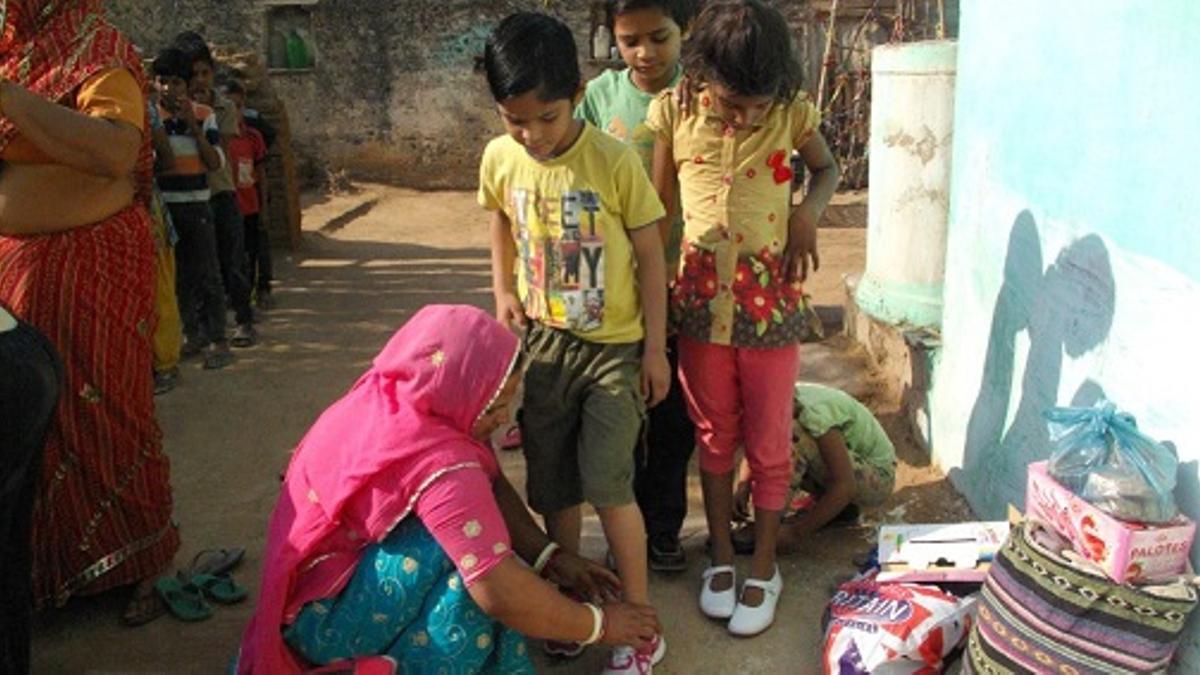 Una espicha por India: la iniciativa de una ONG para construir baños en una escuela.