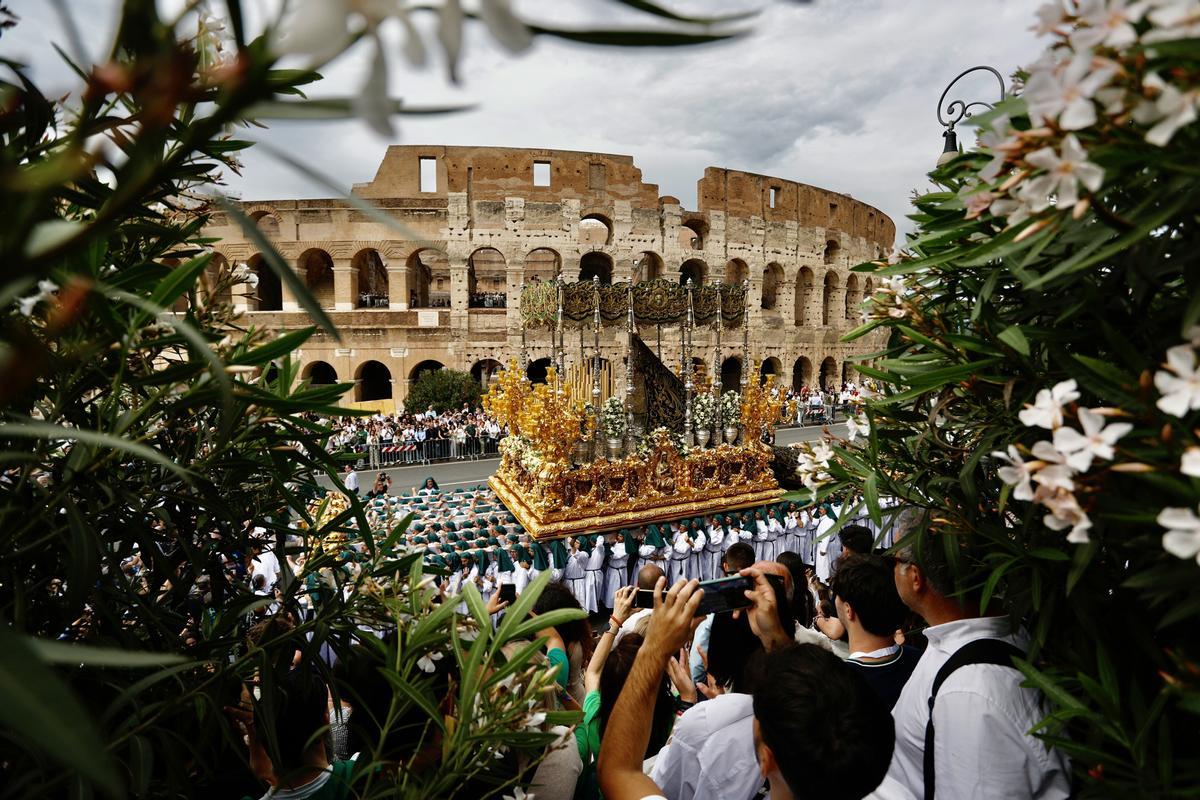 Gran procesión por el Jubileo de las Cofradías, en fotos