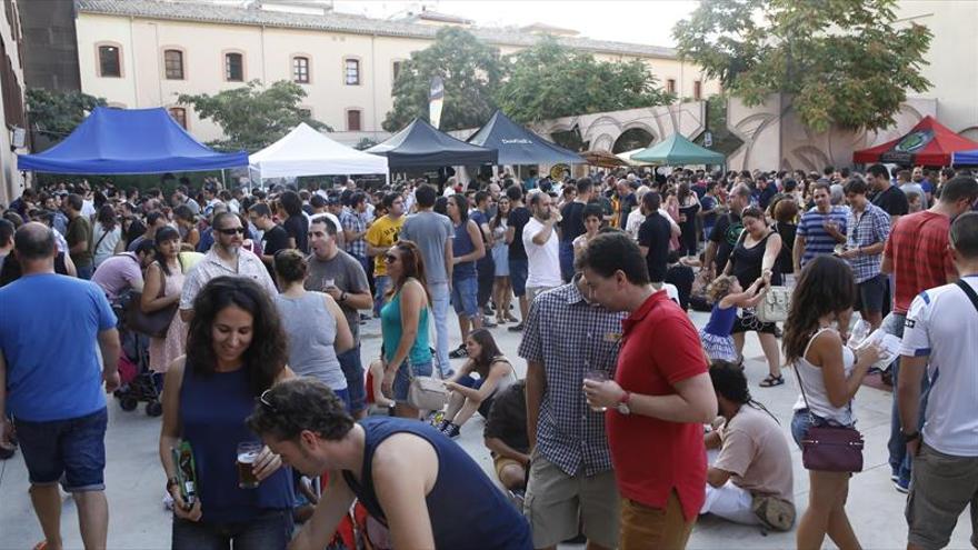 Festival, brindis y espuma