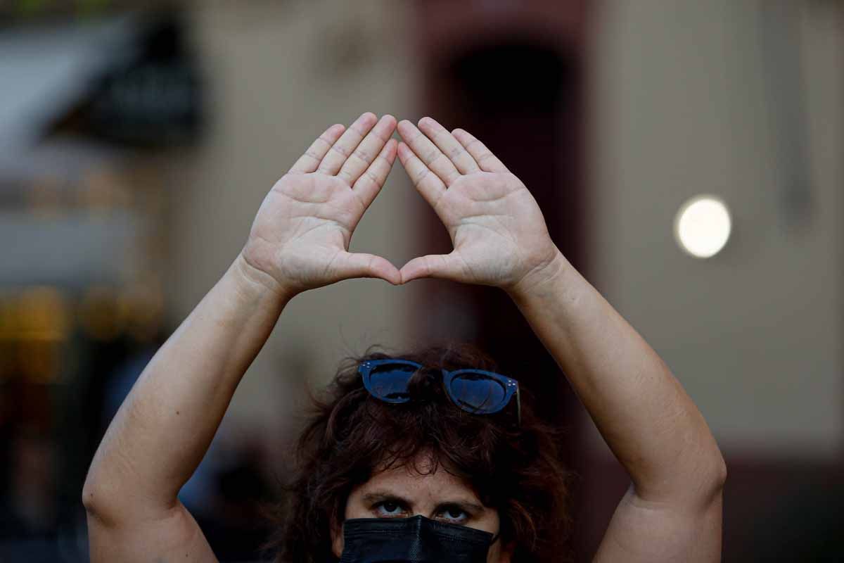 Un centenar de personas participan en Ibiza en un acto de protesta por la agresión sexual cometida en Formentera