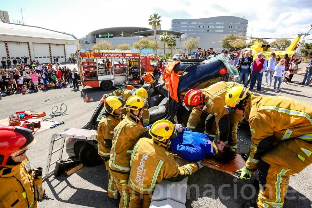 Exhibición de los bomberos en Benidorm