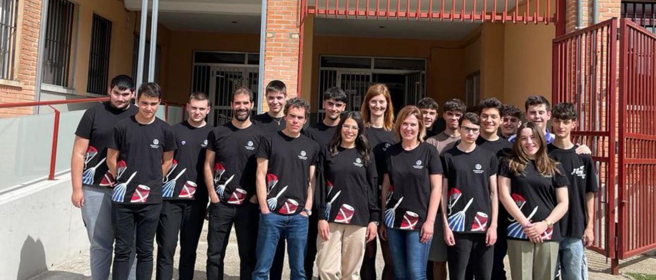 El equipo del IES Maestro Haedo, con sus profesores. | Cedida