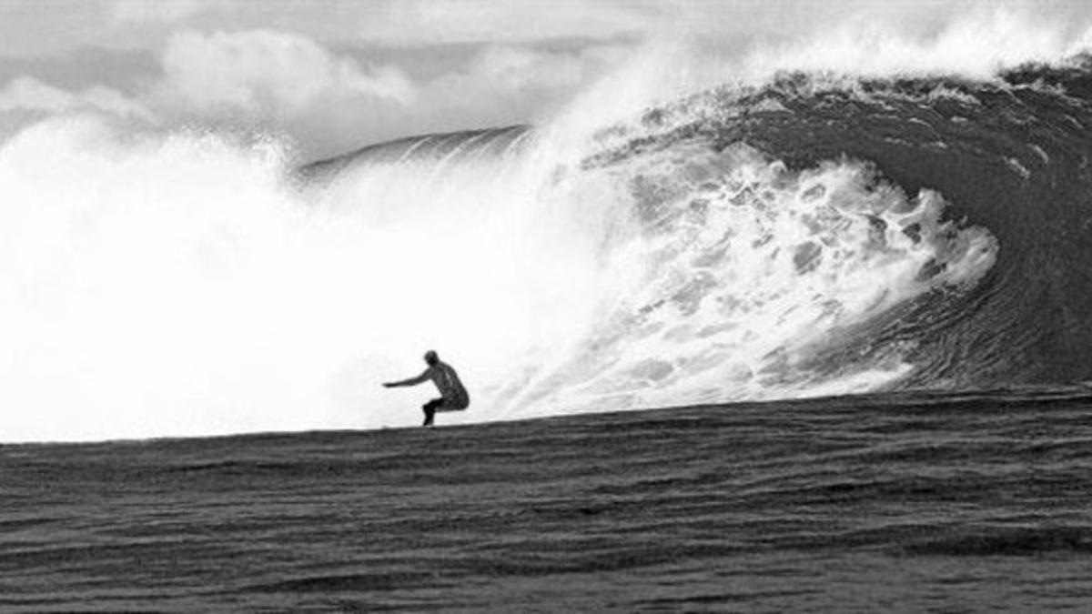 William Finnegan, desafiando a las olas en Cloudbreak (Fiyi), en el 2005.