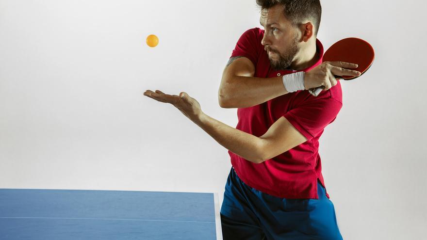 El set completo de ping pong para jugar este verano: raquetas, bolas, red y funda