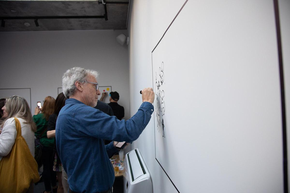 La galería de arte del hotel Artmadams se inaugura con pintura efímera La galería de arte del hotel Artmadams se inaugura con pintura efímera