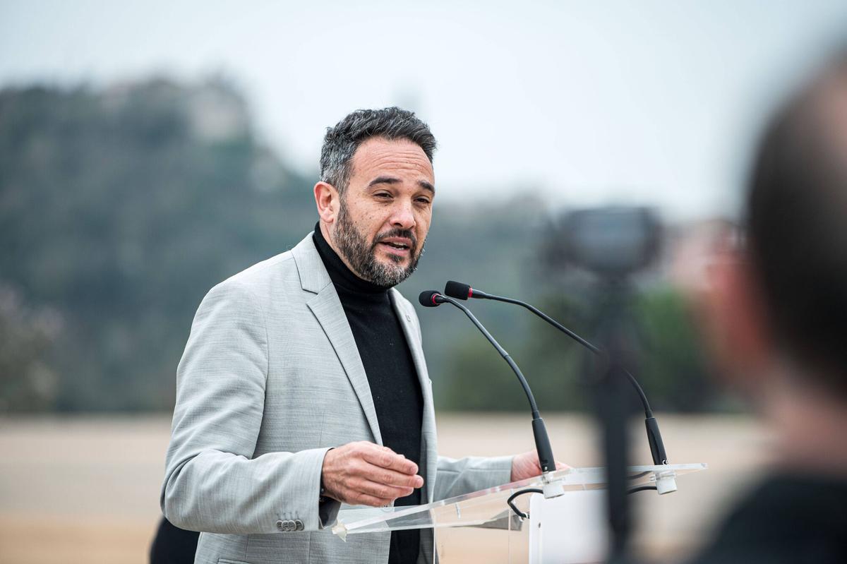 Imatges de la inauguració de la nova pista d'atletisme de Puig-reig