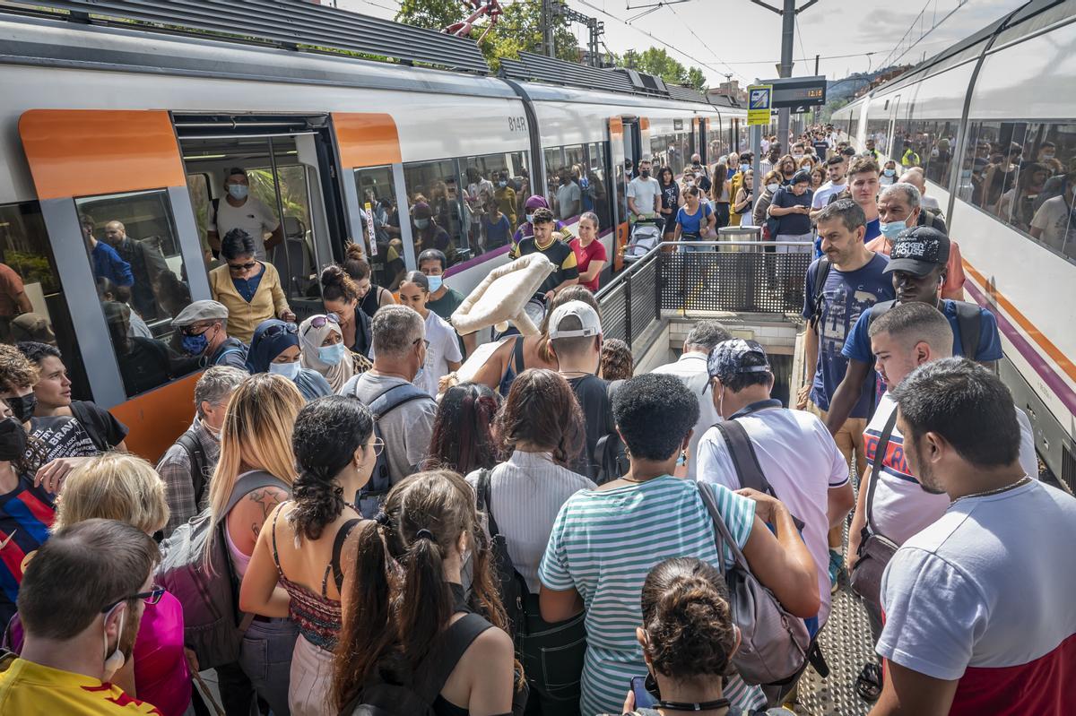 Cortes en Cercanías, los trenes de la R-2 Nord y el R11, se detienen en Montcada para llegar a Barcelona