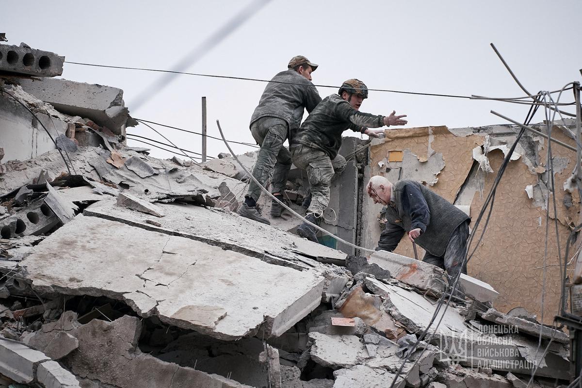 Nueve muertos y más de 20 heridos tras un bombardeo ruso en Sloviansk, en Donetsk.