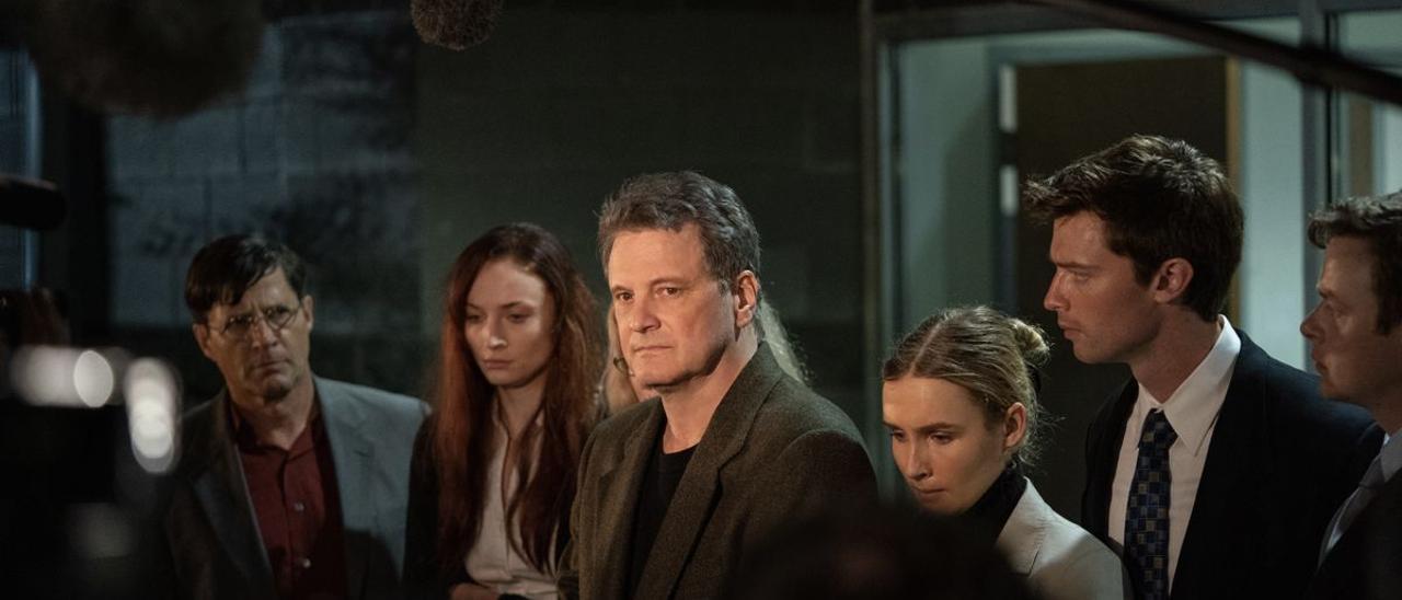 Colin Firth, en el centro, como el Michael Peterson de ’The staircase’.