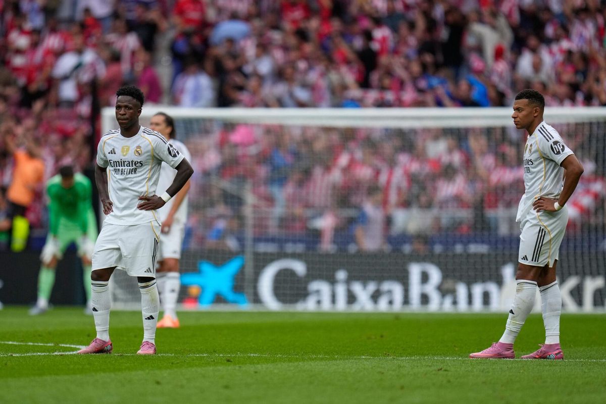 Vinicius y Mbappé, durante el Atlético-Real Madrid.