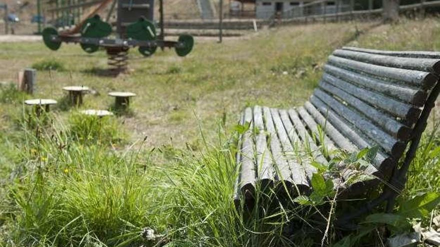 Un parque infantil, en el muncipio de A Veiga (Ourense). // Brais Lorenzo