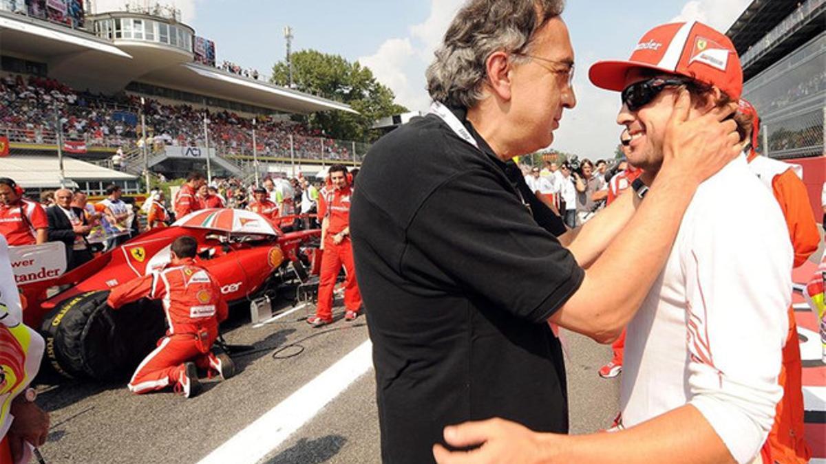 Marchionne, con Alonso en una imagen de archivo de 2011