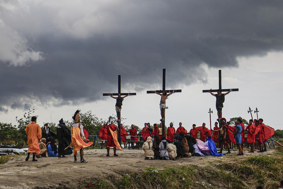 Las mejores imágenes de la pasión de Cristo recreada en Filipinas.