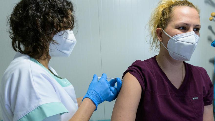 A aquest ritme faran falta tres anys per a vacunar al 70% de la població espanyola