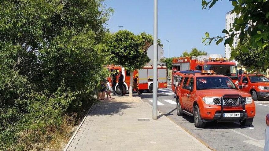 Rescatado en La Vila tras caer con su coche por un terraplén