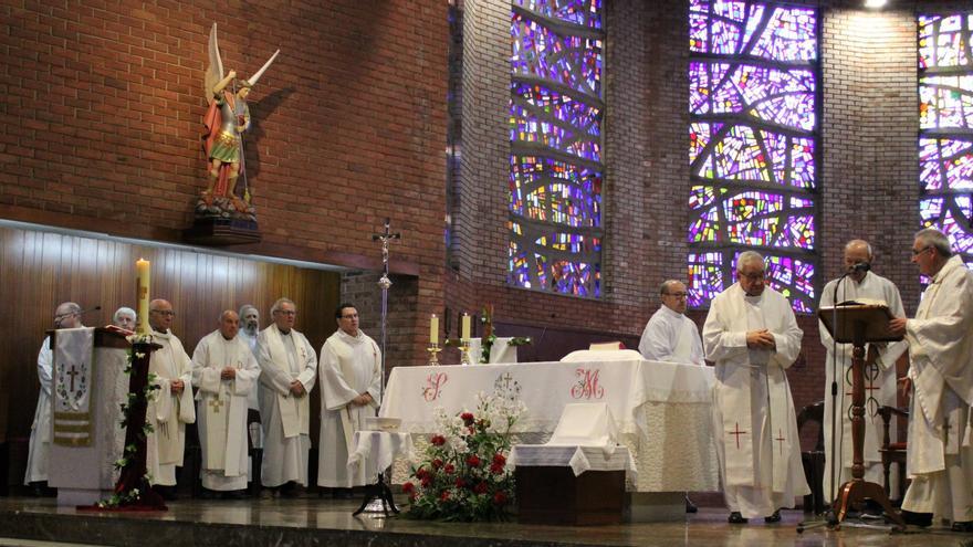 La parroquia de San Miguel de Pumarín celebra sus 50 años con una misa: &quot;Es un refugio&quot;