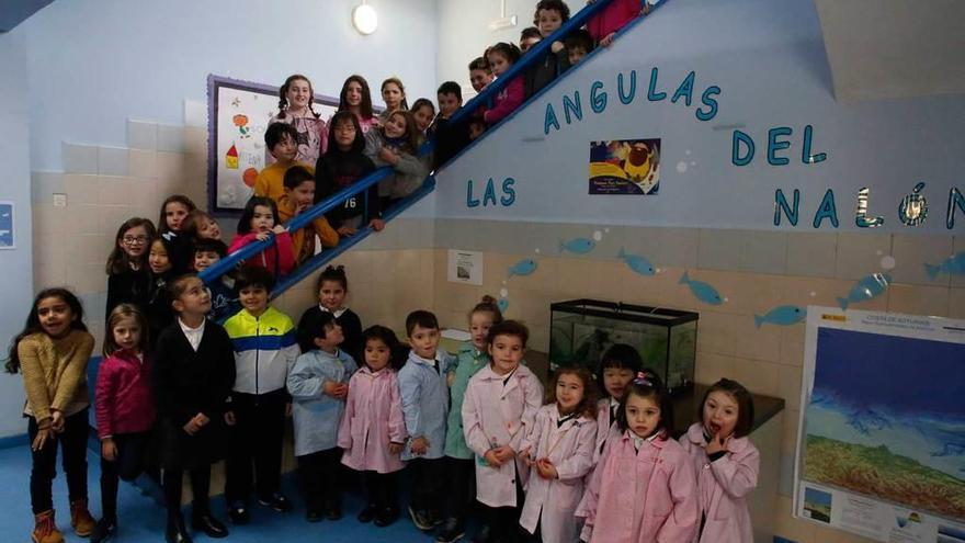 Foto de familia de los alumnos del colegio de La Arena.