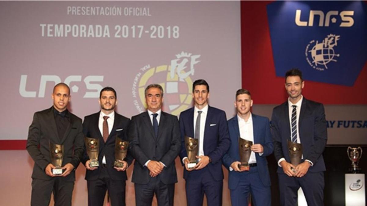 El presidente de la LNFS, Javier Lozano, con los mejores de la pasada temporada