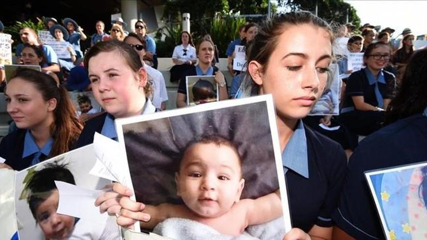Polémica en Australia por el arresto comunitario de un bebé refugiado