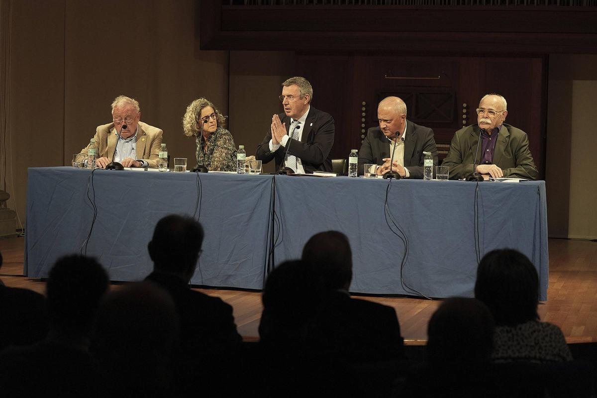 Fotogaleria: Victor Gay i Pere Codina reflexionen sobre la fragilitat de la vida en el llibre "Notes amb arrels"
