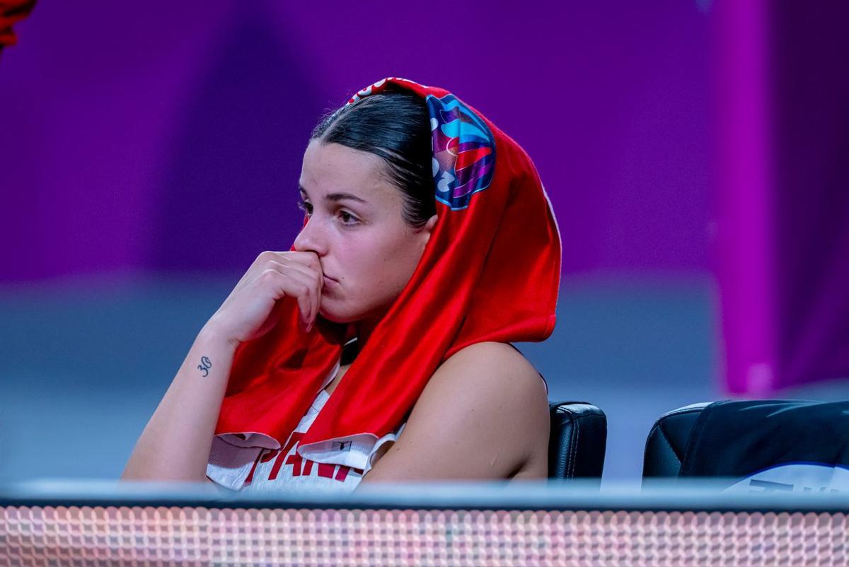 Elena Buenavida, desolada tras la derrota ante Bélgica en la final del Eurobasket