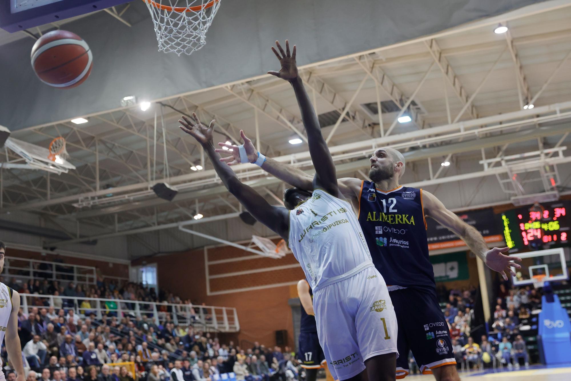 El Alimerka Oviedo Baloncesto gana un partido clave al Iraurgi ISB