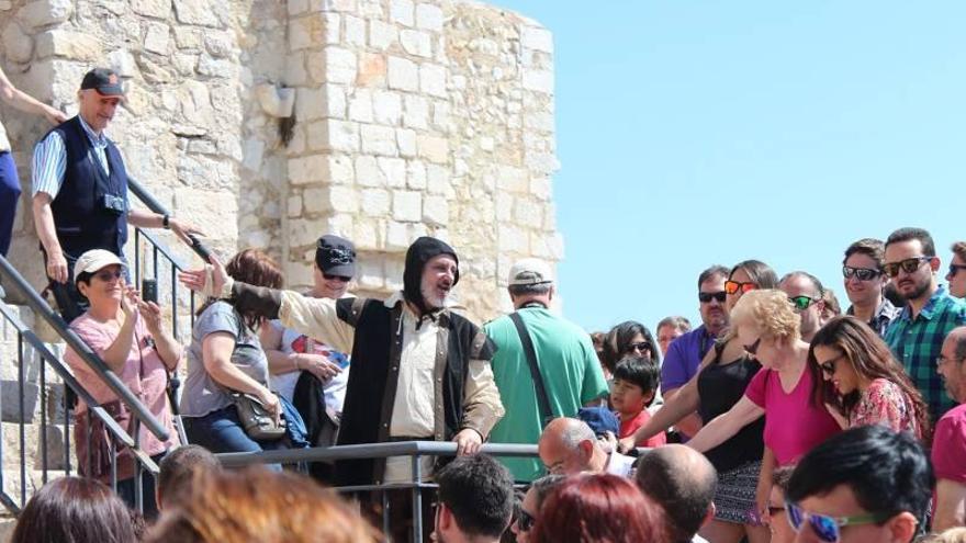 Peñíscola estrena las visitas teatralizadas a su castillo