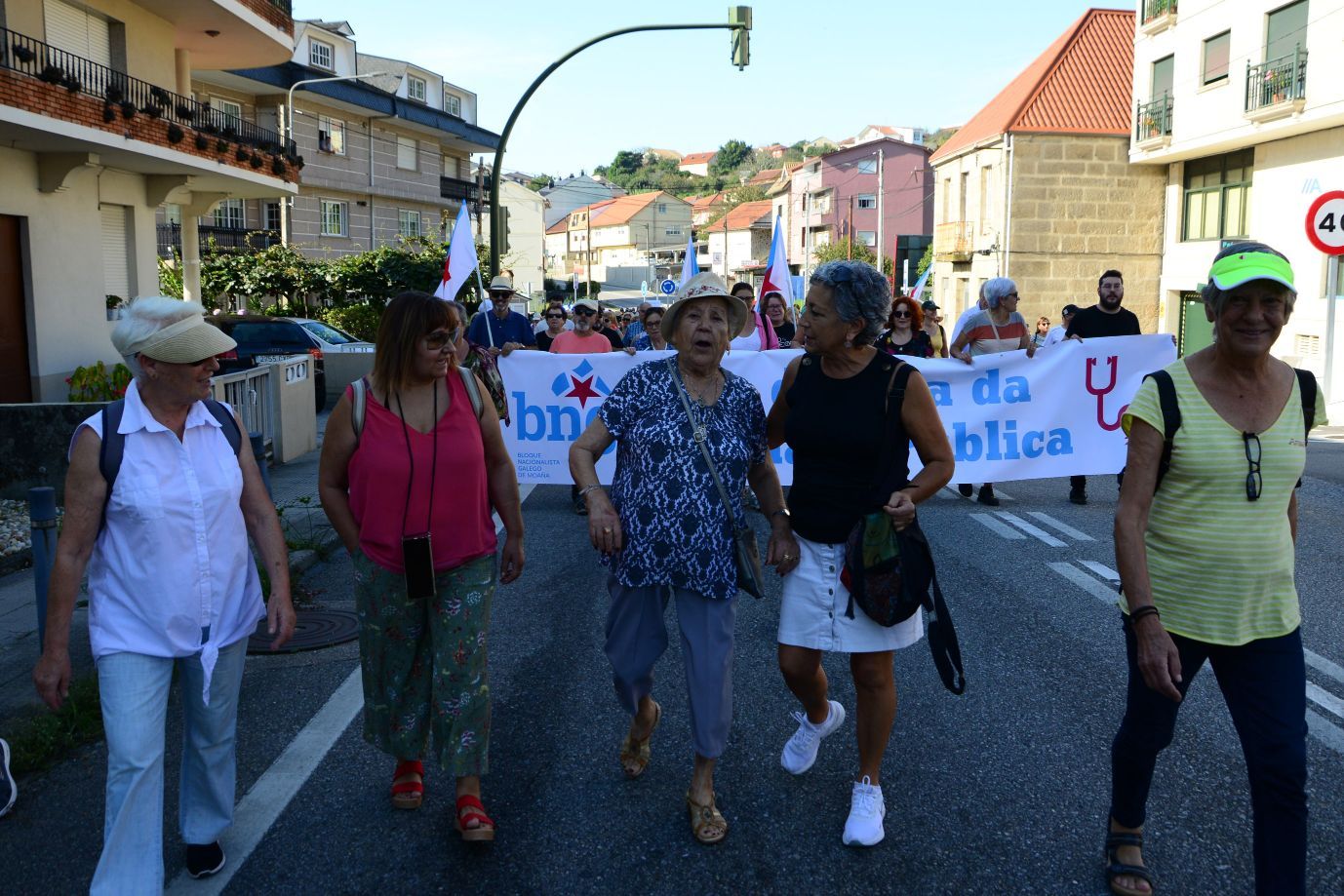 Moaña planta el grito en la calle: "Coa nosa saúde non se xoga"