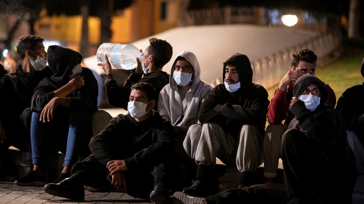 Doscientos inmigrantes se concentran en Las Palmas tras abandonar Arguineguín, sin saber adónde acudir