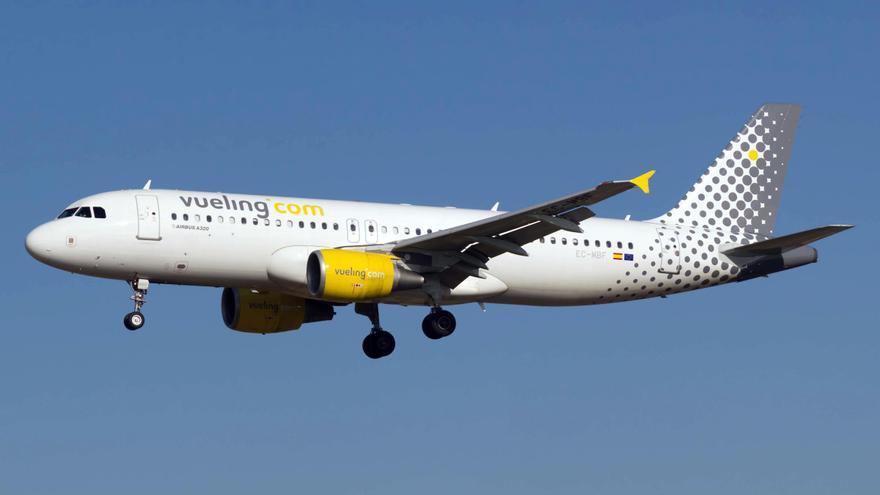 Condenan a Vueling a pagar más de 13.500 euros a 12 pasajeros por cancelar un vuelo con destino final Gran Canaria
