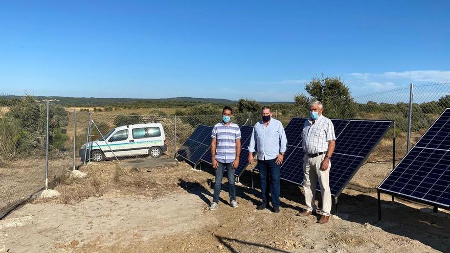 Vecinos de Castro en el nuevo pozo de sondeo