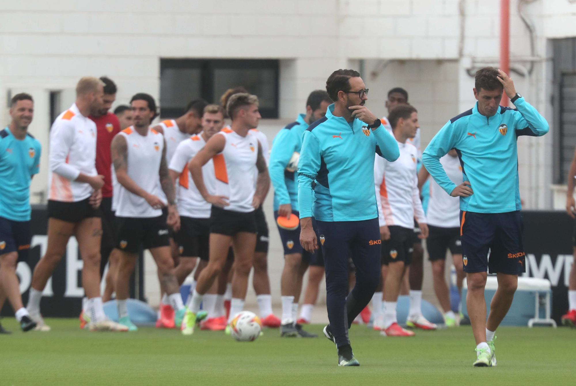 El Valencia CF entrena antes de enfrentarse al Bilbao