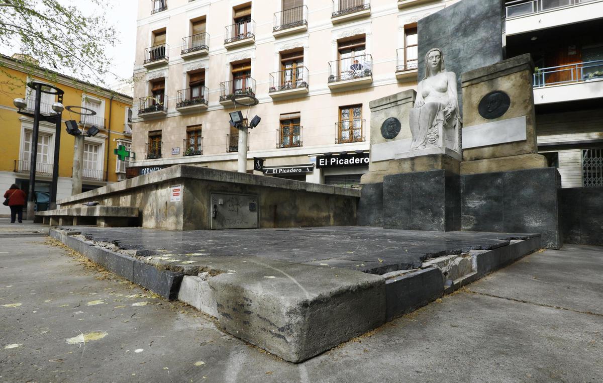 La fuente es una de las partes más deterioradas de la plaza de San Pedro Nolasco.