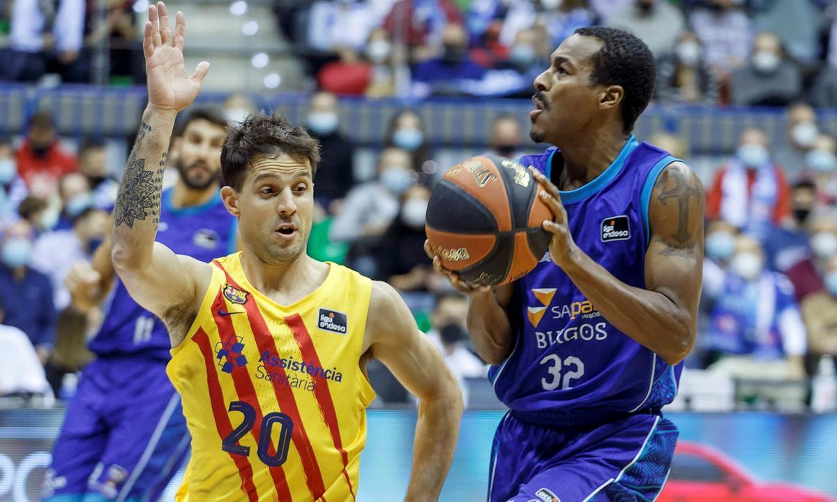 Laprovittola defiende una acción de Renfroe